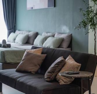 Tanjung Bungah Apartment | Deluxe Seaview Suite Twin Bed by The Only Bnb