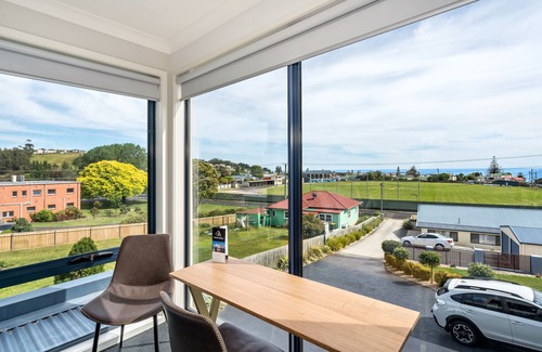 Penguin House | Deluxe Seaview Suite - AAA 4 star - en-suite, sensational ocean views