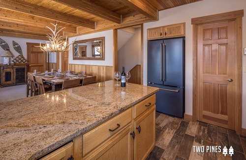 Big Sky Cabin | Deluxe Ski In/Out Chalet Walk to Mountain Village | Private Hot Tub, Fireplace