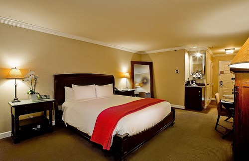Cupertino Hotel | Deluxe Suite at Cupertino Hotel, Minutes to Computer History Museum!