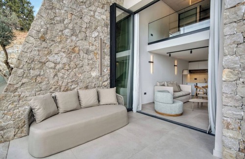 Nafplion City Centre Apartment | Deluxe Suite, Mountain Viewn
