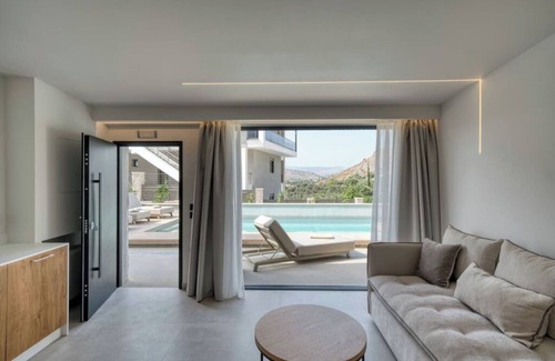 Nafplion City Centre Apartment | Deluxe Suite, Mountain Viewn