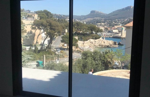 Cassis Villa | Deluxe Suite with Sea View