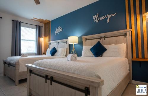 Kissimmee House | Deluxe themed private ROOMS - Ensuite Bath & Pool Access by Casa Da Jura