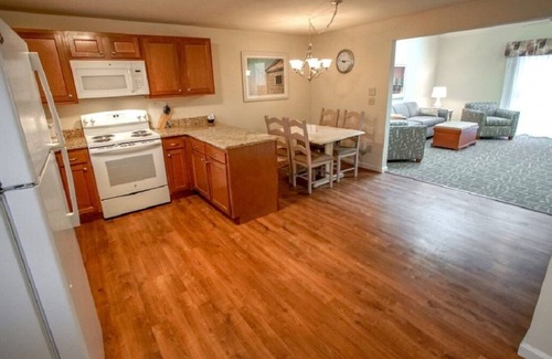 Mashpee House | Deluxe townhouse at the charming Sea Mist Resort Resort with swimming pool