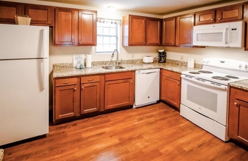 Mashpee House | Deluxe townhouse at the charming Sea Mist Resort Resort with swimming pool