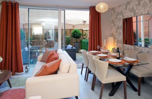 Saint Paul's House | Deluxe Townhouse Next to Cabot Circus