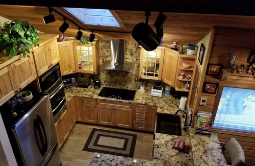 Mammoth Lakes Condo | Deluxe Tri-Level Townhome in Beautiful Snowcreek @Mammoth CA