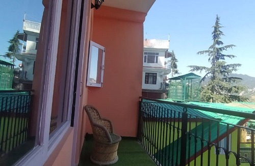 Shimla Apartment | Deluxe (Twin room) home stay apartment in Shimla (himachal Pradesh)