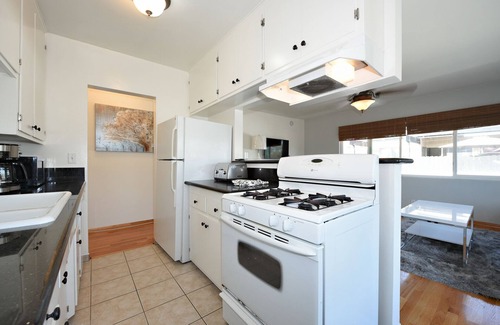 Mar Vista Apartment | Deluxe Upper unit in Mar Vista close to Beach