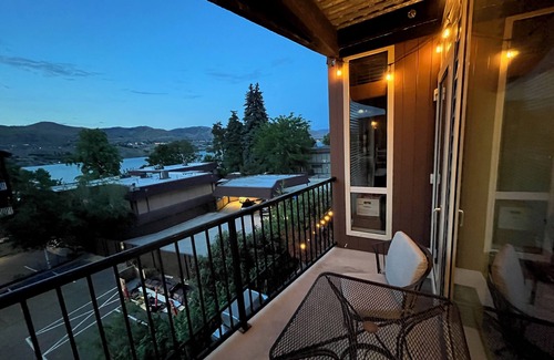 Chelan Condo | Deluxe View 2 Bedroom Chelan View Condo w/Extra Parking