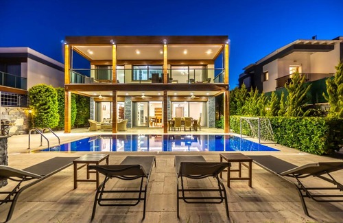 Bodrum City Center Villa | Deluxe Villa Emilie with Private Swimming Pool