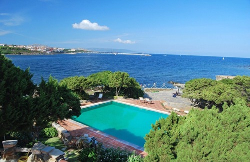 Stintino Villa | Deluxe Villa In Front Of The Sea With Private Pool and Jacuzzi