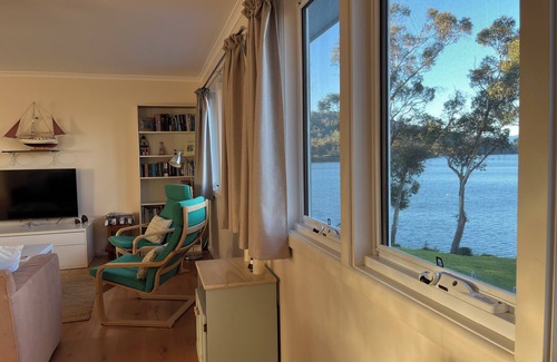 Port Huon Apartment | Deluxe waterfront retreat