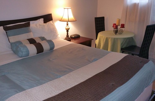 Canarsie House | Delz Bed & Breakfast