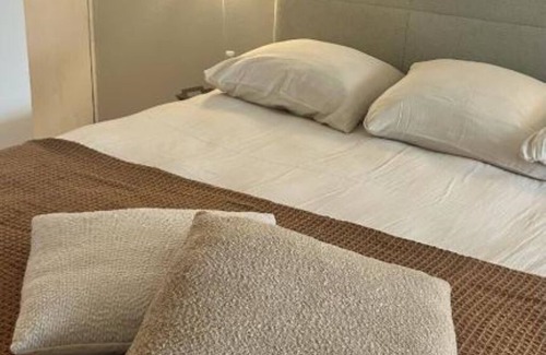 Plassac Bed & Breakfast | Demeure de l'Estuaire : Twin Room with Private Bathroom