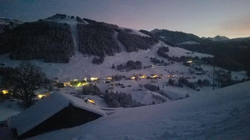 Notre-Dame-de-Bellecombe Apartment | Demi Chalet Le LACHAT
