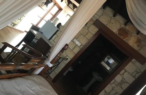 Anarita Villa | DEMICHANNA POOL HOUSE AND LUXURY SUITE WITH PRIVATE POOL