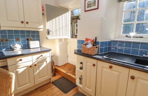 Middleham House | DEMONICUS, pet friendly, character holiday cottage in Middleham