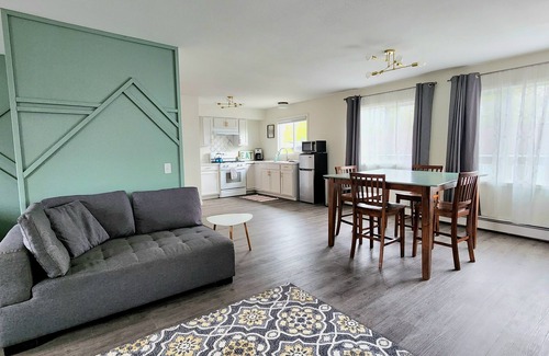 Sand Lake House | Denali Double House- 3 bedroom by airport and lakes!