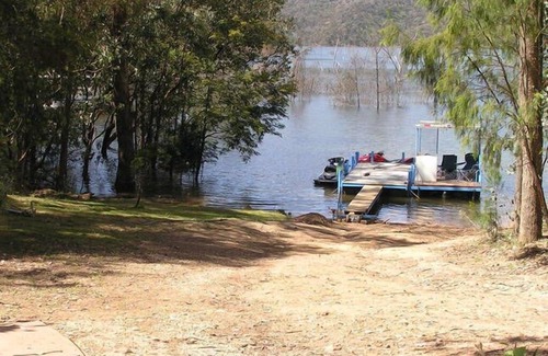 Taylor Bay House | "Denemere" at Lake Eildon Premium water front property.