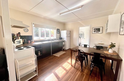 Stanthorpe Cottage | Denham Cottage - Sleeps 6 on Quart Pot Creek, Stanthorpe