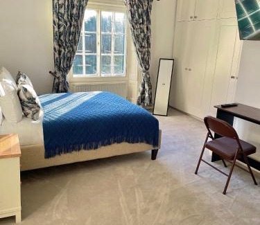 Uxbridge House | Denham Mount