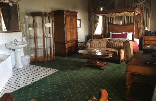 Rockhampton Hotel | Denison Boutique Hotel