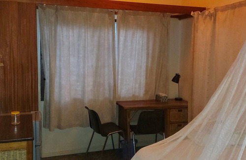 Osu Bed & Breakfast | Denkyem: WiFi, AC & fan, fridge in room, share kitchen. Incl. breakfast