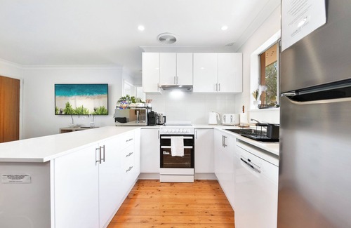 The Entrance North Apartment | Dennis Beach - 4 Bedroom Home