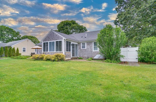 South Dennis Cottage | Dennis Retreat: 4 Mi to Mayflower Beach!