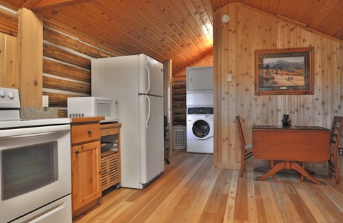 West Yellowstone Cabin | Denny Creek Cabin . Montana Hideaway