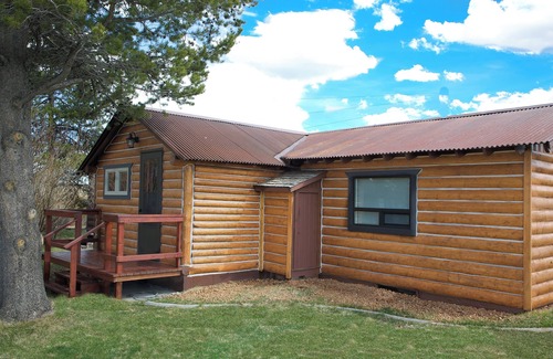 West Yellowstone Cabin | Denny Creek Cabin . Montana Hideaway