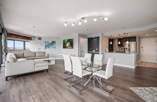 San Rafael Condo | Denver Highrise Condo with Amazing Views