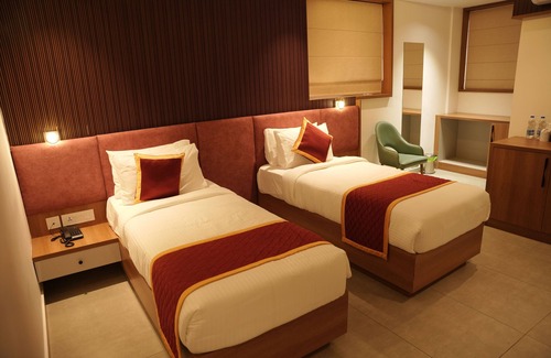 Thalassery Hotel | Denz Paradise