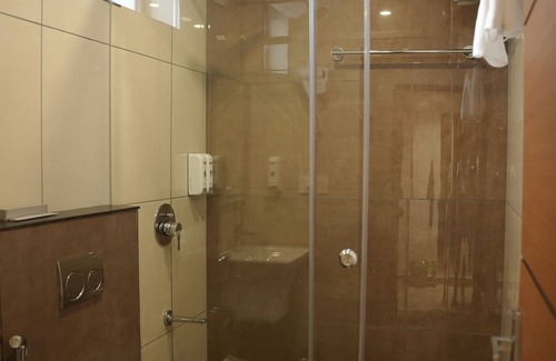 Thalassery Hotel | Denz Paradise