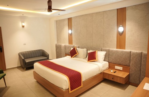 Thalassery Hotel | Denz Paradise