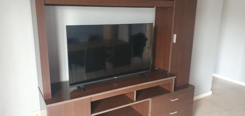 Mendoza City Center Apartment | Departamento completo, cochera, parrilla. Zona Parque Central