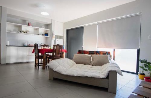 Maipu Apartment | Depto del Bosque, 4 personas, patio, cochera cubierta ,parrilla