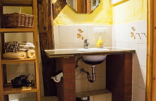 Wiernsheim Bed & Breakfast | Der Hexenwinkel - Apartment Räuberhöhle - 10 minutes freeway A8