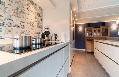 Oldsum House | Der Reetgedeckte Friesenhof Feer Verfügt Über 4 Schlafzimmer, 3 Bäder und 1 Gäst