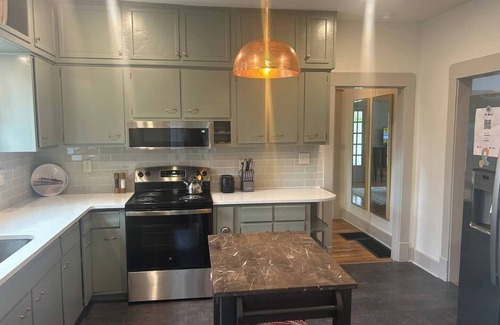 Beechmont House | "Derby City Relax" A Very charming & Spacious 3 Bedroom, 2 Bath, Entire Home