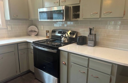 Beechmont House | "Derby City Relax" A Very charming & Spacious 3 Bedroom, 2 Bath, Entire Home