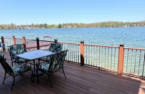 Sidney House | Derby Dreams lake house - private lake frontage!