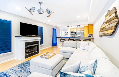 Cherokee Triangle Condo | Derby Time! Highlands Home with View of Downtown Walkable.