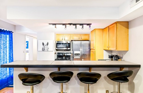 Cherokee Triangle Condo | Derby Time! Highlands Home with View of Downtown Walkable.
