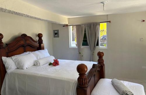 Hopewell House | Derbys Beach Escape