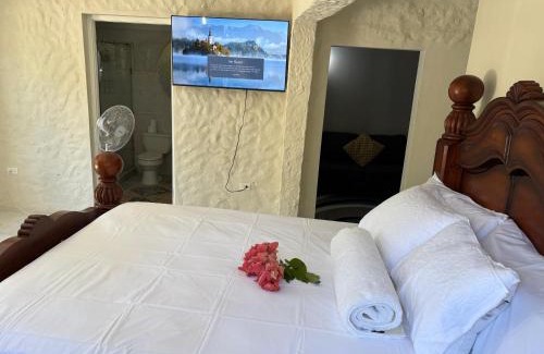 Hopewell House | Derbys Beach Escape