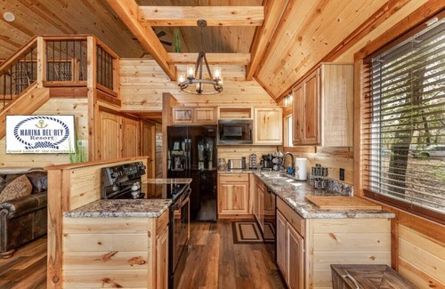 Afton Cabin | Derbyshire Cabin (Boat Slip Included)