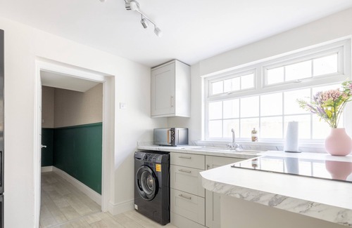 Londonderry House | Derry City, Northern Ireland - Primrose, 6 Guests - Derry (Tourists, Contractors, Relocation)